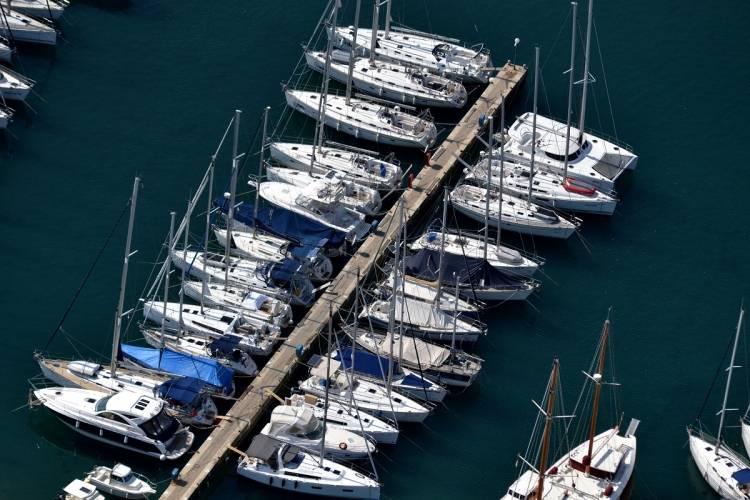 TYPES OF BERTHS IN MARINAS Berths in marinas can be divided into: permanent berth (mainly annual