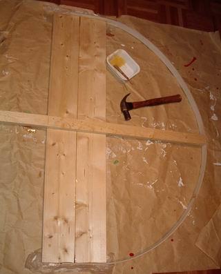 Two plywood laths are wrapper around the ends of the seat and the lengthwise batten.