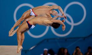 twisting dive. (Not to be judged as deficient if diver chooses to use the tuck position).