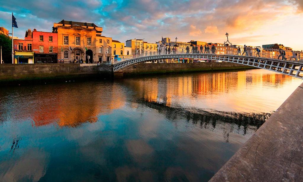 3 DUBLIN SIGHTSEEING TOUR 2 Hop in your private luxurious minivan and let our family-friendly guide tell you all about the highlights and secrets of Dublin, both inside and outside the city center.