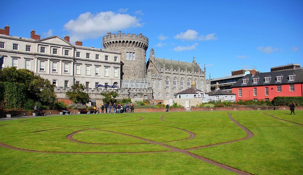 4 THE VIKINGS AND MEDIEVAL DUBLIN 3 Discover the history of Dublin, from the Vikings to the Middle-Ages, through a fun-filled privately guided visit of the National Museum and Dublinia.