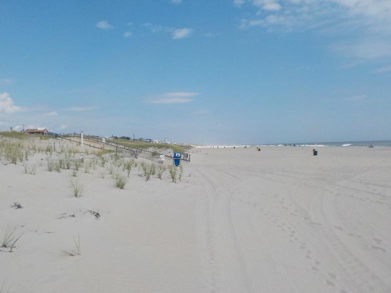 The dune and berm at the 32 nd Street profile remained relatively stable over the 2016-2017 time period with the seaward portion of the berm showing