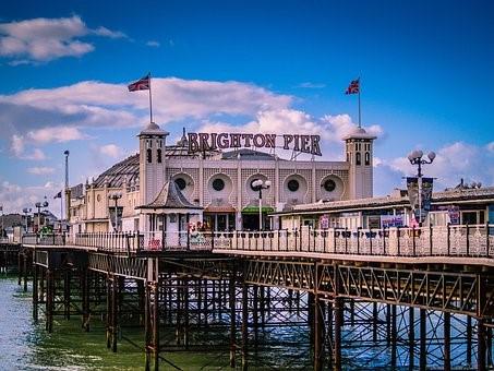 Brighton has a long beach, fish n chip shops, a lovely Victorian pier, and the old lanes provide a maze of small shops and cafes to explore. Includes visit to the famous Royal Pavilion.