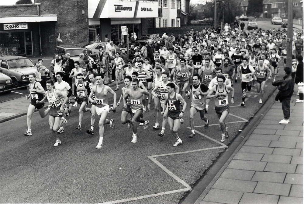The start of the 1989 Cleethorpes 10K in Hardys Road with race winner, Vincent Garner ( 396 ) already to the fore.