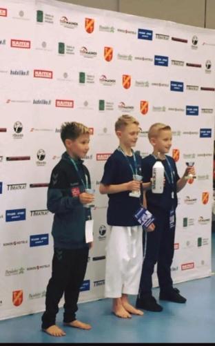 Next up was the Under 12 Boys. England Athletes James Selkirk and Jorunas Gorelcenka took to the stage at opposite ends of the draw. James was first up against Finland winning 5-0 with the kata Enpi.