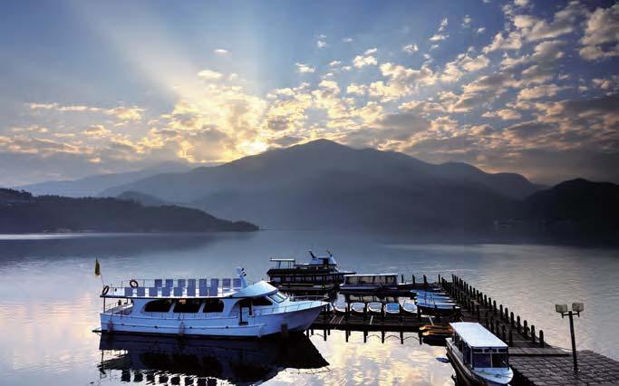 2 1 3 Geography 1 1 Beautiful Sun Moon Lake 2 Taiwan is home to many bird species. 3 Mt.
