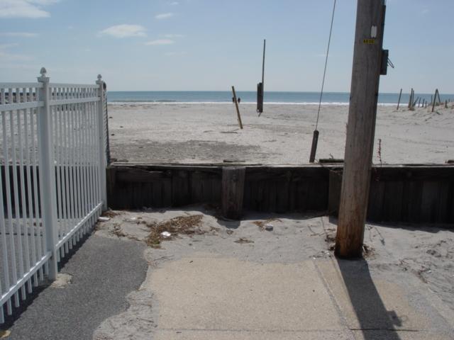 Figure 223. The Benson Avenue site seen here from the reference location on the bulkhead shows the entire width of the beach.