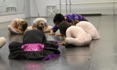 The other girls took their nose to their knees too, and it formed a circle of ballerinas.