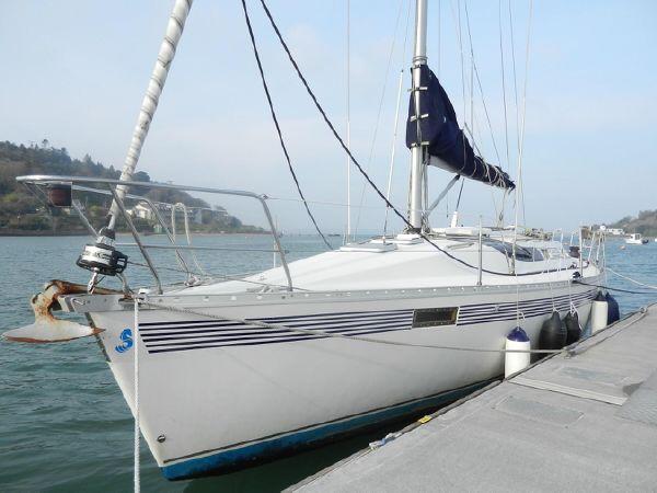 Beneteau Oceanis 350 Make: Beneteau Model: Oceanis 350 Length: 10.3 m Price: EUR 24,950 Year: 1986 Condition: Used Hull Material: Draft: Number of Engines: 1 Fuel Type: Fibreglass (GRP) 1.