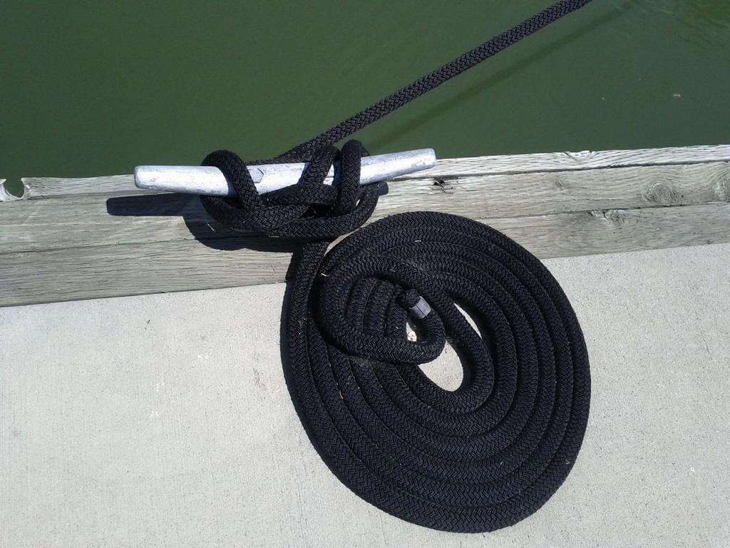 Along the same lines, I spotted this example walking down a dock. Well it s almost right. Does this cleat hitch looks right to you?
