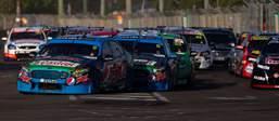 3 WELCOME/CONTENTS 7 CIRCUIT GUIDE 9 V8 SUPERCARS ENTRY LIST 11 PREVIOUS WINNERS 13 TV TIMES 14 2015 V8 SUPERCARS CALENDAR 15 WHINCUP/LOWNDES 16 TANDER/COURTNEY 18 SLADE/HOLDSWORTH 20