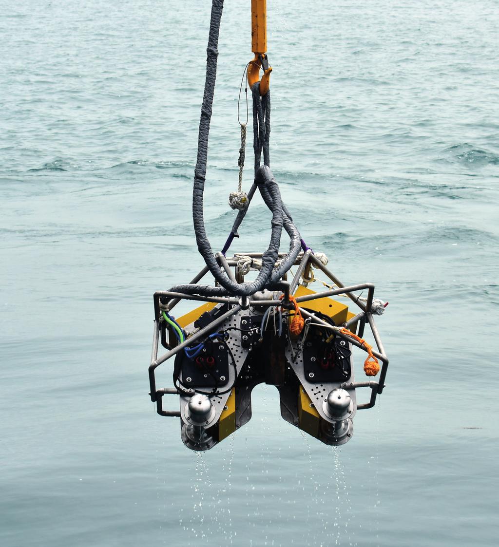 is operated and monitored from a surface laptop. ROV or divers are only used to position the tool on the wreck, open and close the valve and connect hoses if required.